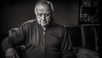 Arti shqiptar në zi, ndahet nga jeta piktori i njohur
