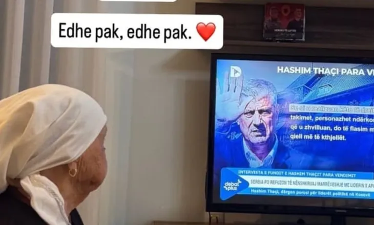  “Asnjë derë burgu nuk e ndan një nënë nga djali”, Endrit Thaçi publikon momentin prekës të gjyshes duke ndjekur intervistën e të atit