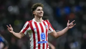 Atletico Madrid vendos dy kushte për largimin e mundshëm të Julian Alvarez brenda 1 shtatorit