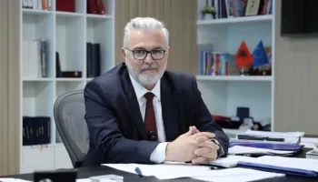 “Aty ku vepron gjyqtari, ekzekutivi hesht”, Gogu flet për kufirin që një ministër nuk duhet të kapërcejë