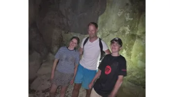 Babai me dy fëmijët humbën orientimin në mal, shpëtohen tre turistët holandezë në Gjipe