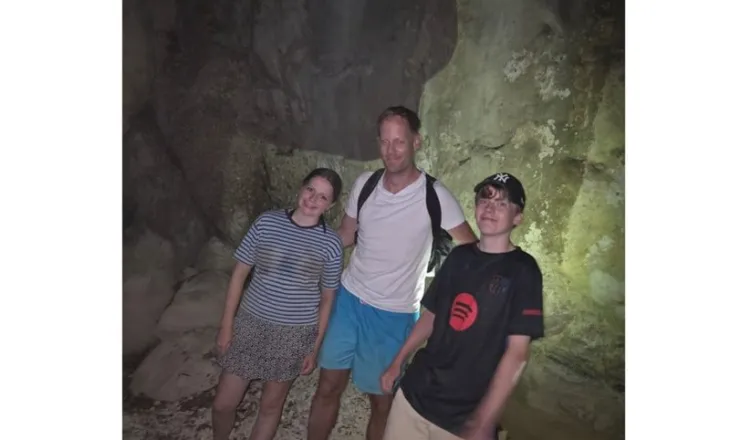 Babai me dy fëmijët humbën orientimin në mal, shpëtohen tre turistët holandezë në Gjipe
