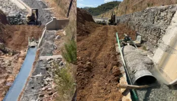 Banorët denoncuan bllokimin, IKMT liron burimin dhe kanalin e ujitjes së tokave në Librazhd