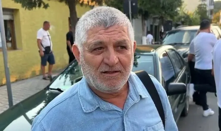 Banorët e Klosit nisin protestën kundër shkrirjes së bashkisë: Anëtarët e PS dhe PD të djegin teresat! Referendum…