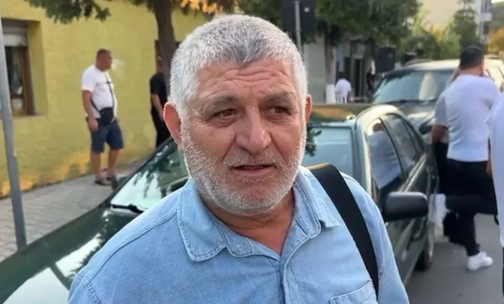Banorët e Klosit nisin protestën kundër shkrirjes së bashkisë: Anëtarët e PS dhe PD të djegin teserat…