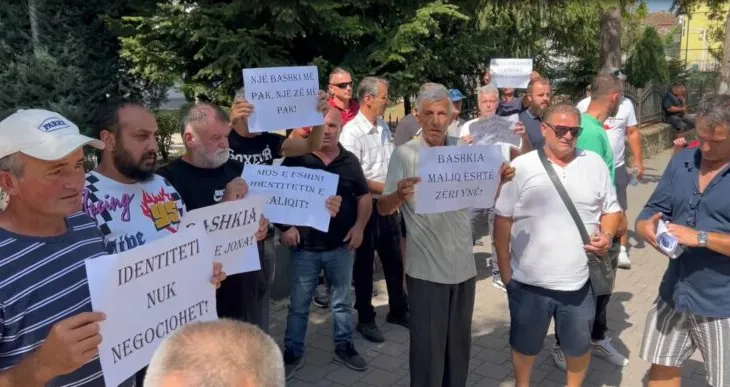 Banorët e Maliqit shprehen kundër bashkimit me Korçën: Ta vendosë populli me referendum!