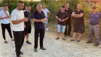 Banorët e Shijakut protestojnë për rrugën, 15 familje pa akses