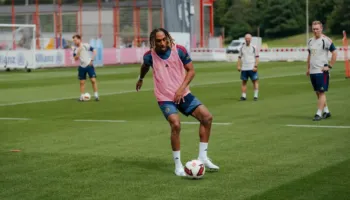 Bayern s’ka nevojë për blerje tjetër! Mbrojtësi “i dështuar” po shkëlqen në stërvitje