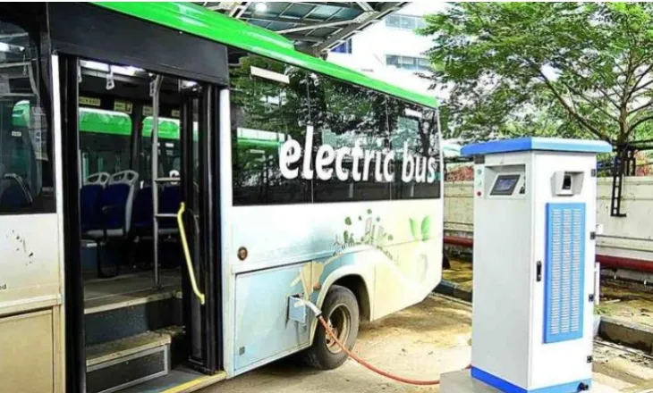 Berati drejt transportit publik elektrik, hapet tenderi 276 milionë lekë për autobusë dhe stacione inteligjente