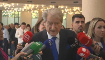 Berisha flet për ‘shtator të zjarrtë’, zyrtari i PD: Politika kërkon moral…