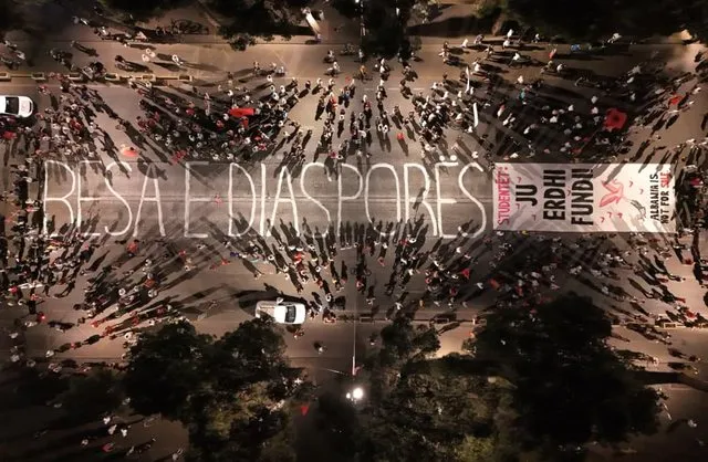 “Besa e diasporës” – Ja mesazhi që i lanë protestuesit Edi Ramës