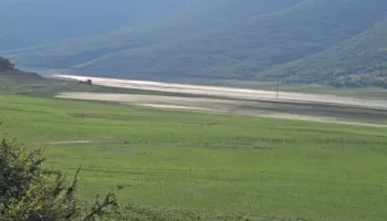 Bie niveli në Fierzë/ Rezerva hidrike tkurret, reshjet mungojnë dhe temperaturat e larta vijojnë