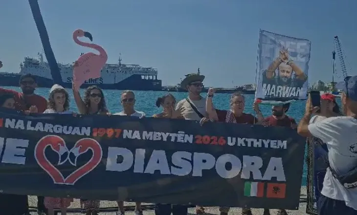 Bijtë e anijes “Vlora” rikthehen në atdhe, do t’i bashkohen protestës kundër qeverisjes së vendit