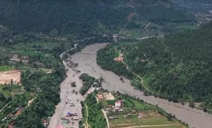 Bilanci tronditës pas përmbytjeve në Nepal, 165 viktima dhe mijëra të zhdukur