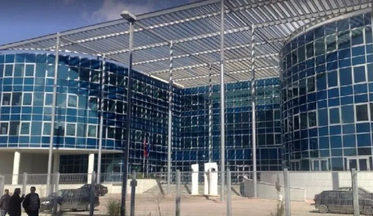 “Bileta” ilegale drejt Anglisë e SHBA-së, GJKKO dënon me 155 vite burg në total 28 persona