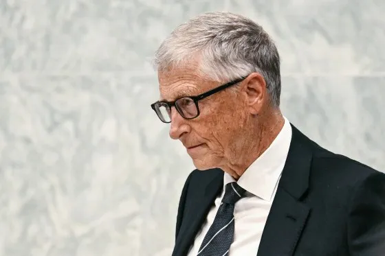 Bill Gates ngre alarmin për rreziqet në rritje nga inteligjenca artificiale