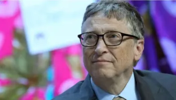 Bill Gates për inteligjencën artificiale: Ta kufizojmë para se të humbasim kontrollin