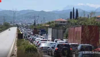 Bizneset e juglindjes preken nga trafiku në autostradën e Elbasanit, bien turistët nga Tirana