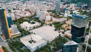 Bizneset pesimiste, familjet optimiste/ Besimi i sipërmarrjeve bie, i konsumatorëve rritet gjatë korrikut