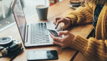 Blerjet online “fluturojnë”, 2 mijë subjekte në “radarin” fiskal të Drejtorisë së Tatimeve