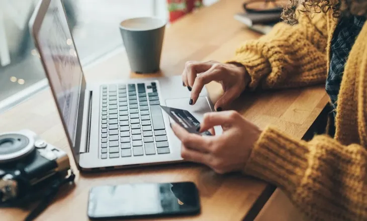 Blerjet online “fluturojnë”, 2 mijë subjekte në “radarin” fiskal të Drejtorisë së Tatimeve