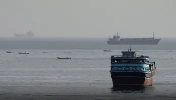 “Bloomberg”: Turqia vendos kufizime në transportin detar drejt Detit të Zi, ngrin lejet e lundrimit dhe jep paralajmërime!