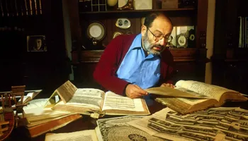 Brenda bibliotekës së Umberto Eco-s: 32 mijë libra dhe një botë e tërë idesh