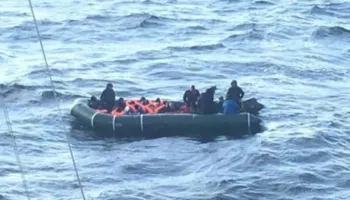 Britanikët ndryshojnë qëndrim! Rritet kërkesa për konfrontim me Francën, sondazhi zbulon ndarjen e fortë politike