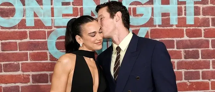 Callum Turner flet për Dua Lipën, martesën dhe zërat për James Bond