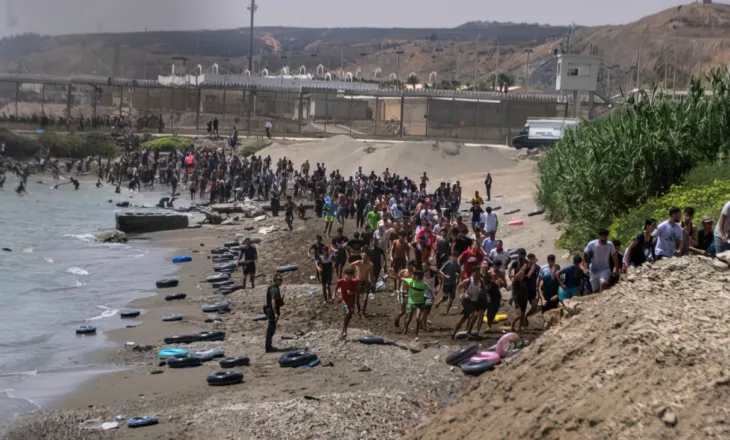 Ceuta në qendër të debatit evropian, Brukseli mohon kalimin e migrantëve drejt shteteve të tjera të BE-së