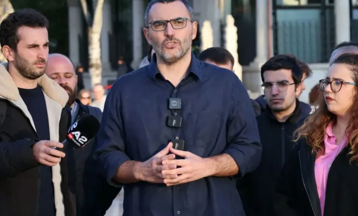 “Çfarë nuk ke bërë që të shuash protestën”, Arlind Qori i dërgon një mesazh Edi Ramës
