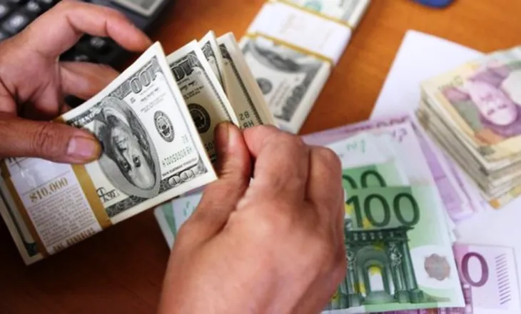 Çfarë po ndodh me monedhat e huaja? Ja sa shiten dhe blihen euro dhe dollari sot