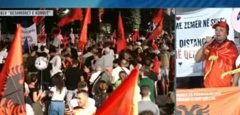 “Çfarë prisni o popull, që të ngriheni të gjithë?”/ Nga Gjermania në shesh: Ky maskara është i lidhur me mafien