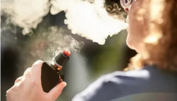 Cigaret elektronike me nikotinë janë më efektive se alternativat e tjera për të lënë duhanin, zbulon studimi