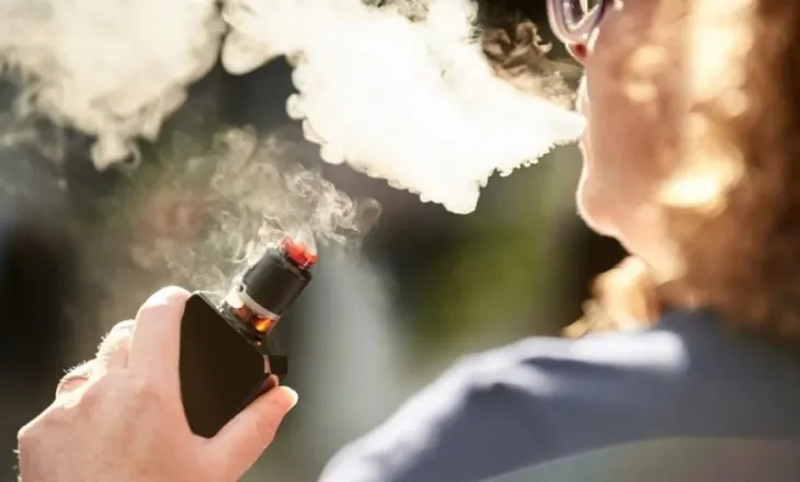 Cigaret elektronike me nikotinë janë më efektive se alternativat e tjera për të lënë duhanin, zbulon studimi