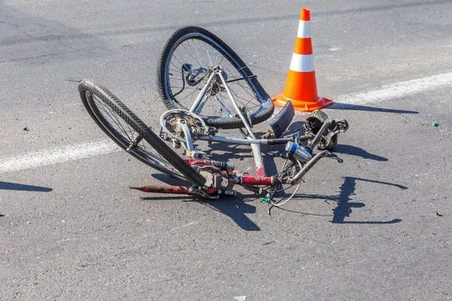 Çiklisti përplasi kryebashkiakun, ndalohen biçikletat në zonat qendrore të këtij qyteti