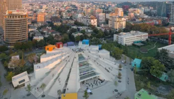 “City AM”: Tirana, mes trashëgimisë dhe modernitetit, drejt një epoke të re turistike
