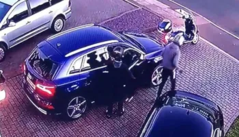 “Cmendet” turisti/ Shqiptari lë makinën ndezur dhe zbret, italiani e vjedh menjëherë