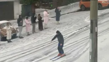 “Çmenduritë” e motit, Evropa digjet në 42 gradë celcius, në Zelandë temperaturat zbresin në -9 gradë celcius