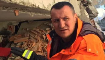 Ç’po ndodh? Në mes të zjarreve, jep dorëheqjen drejtori i Shërbimit Zjarrfikës, Arben Cara: E pashë të arsyeshme…