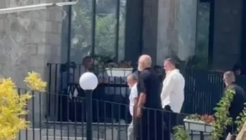 Debate të forta për Territorialen, Zotkaj i Poliçanit braktis mbledhjen: PS mosmirënjohëse! Rama: Djegia e teserave, paturpësi! Përzë Memën e Dimalit