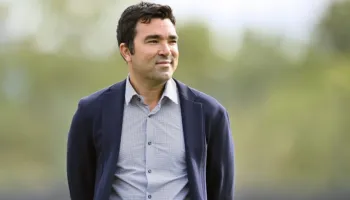Deco takohet me menaxherin, ylli i Barçës drejt Premier League