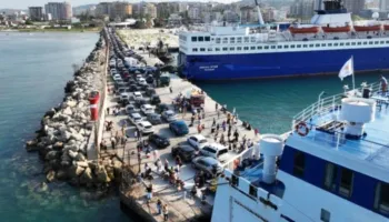 Defekti elektrik bllokon imbarkimin e pasagjerëve në traget në Portin e Vlorës