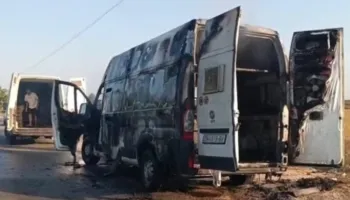 Defekti në sistemin e kondicionimit shkrumbon në Lushnjë furgonin që transportonte zogj fushe nga Maqedonia e Veriut! Shoferi…