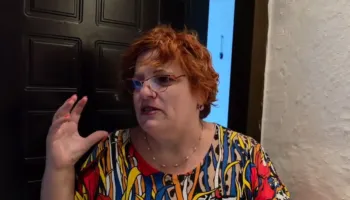 ‘Dëgjova një zhurmë’, banorja e pallatit rrëfen momentet pas vrasjes në Korçë: Pashë të riun të shtrirë, ishte tmerr