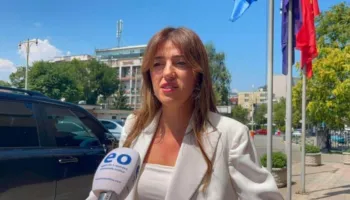 Deputetja e AAK-së hodhi vezë ndaj Kurtit, Haxhiu: Nuk kam problem me aksionet politike të deputetëve!