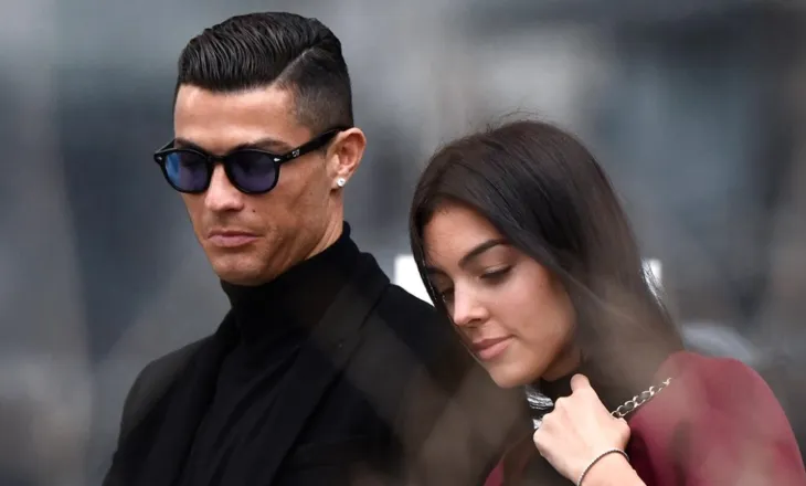 DETAJET/ Dasma e Cristiano Ronaldo dhe Georgina Rodriguez pati vetëm 4 të ftuar! Ja çfarë parashikon kontrata paramartesore që nënshkruan