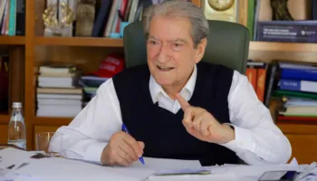 Dhënia e licencës së kazinosë tek “Air Albania”, Berisha: Olsi Rama është njeriu më kryesor në lojërat ilegale të fatit