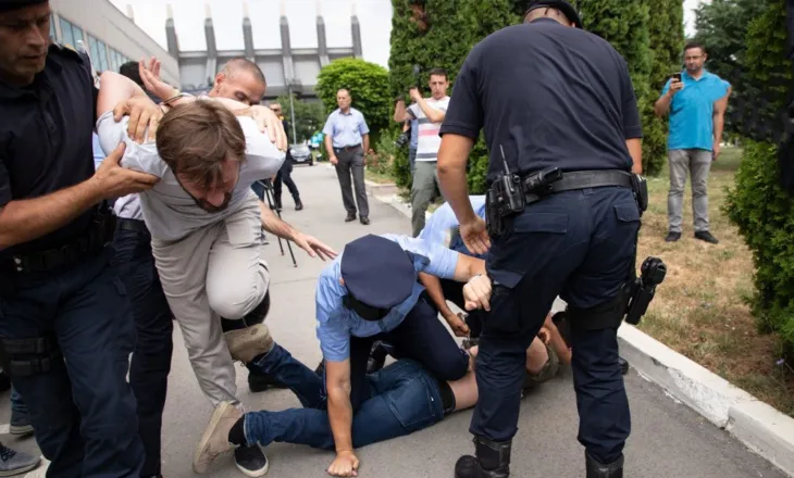 Dhunohet me sende të forta një person në Vlorë, në gjendje të rëndë shëndetësore