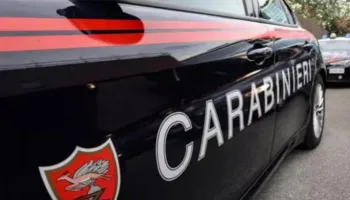 Dhunonte me rrip pantallonash familjen prej 6 vitesh, arrestohet shqiptari në Itali! Djali tenton të mbrojë nënën, por përfundon në spital